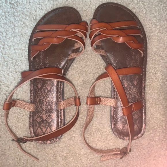 Sandals - Picture 1 of 2